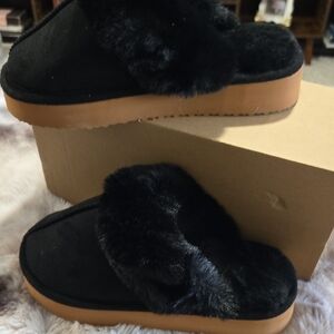 Cozy Black Fur-Lined Women's Slippers